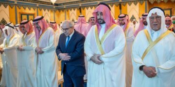 سمو ولي العهد يؤدي صلاة ‎عيد الفطر مع جموع المصلين في المسجد الحرام