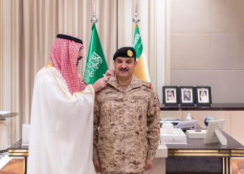 وزير الحرس الوطني يقلّد الفريق الركن صالح الحربي رتبته الجديدة ويهنئه بالثقة الملكية