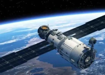 البحرين تُطلق أول قمر صناعي محلي الصنع “المنذر” إلى الفضاء