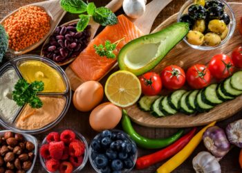 الابتعاد عن الأطعمة الدسمة والحلويات.. 5 نصائح للحفاظ على صحة الجهاز الهضمي خلال عيد الفطر