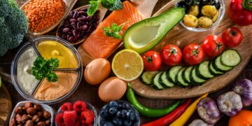 الابتعاد عن الأطعمة الدسمة والحلويات.. 5 نصائح للحفاظ على صحة الجهاز الهضمي خلال عيد الفطر