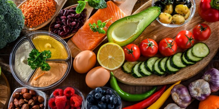 الابتعاد عن الأطعمة الدسمة والحلويات.. 5 نصائح للحفاظ على صحة الجهاز الهضمي خلال عيد الفطر