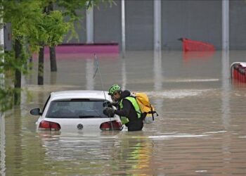 فيضانات عارمة في مدينة فلورنسا الإيطالية وتحذير أحمر للسكان