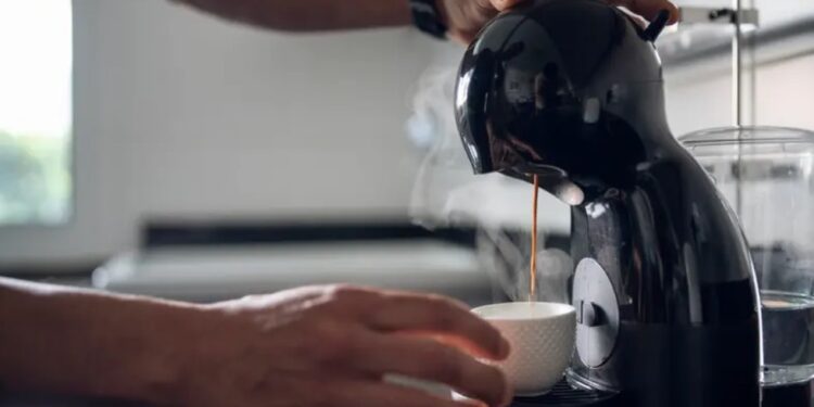 آلات القهوة الحديثة خطر يهدد صحة القلب وترفع الكوليسترول