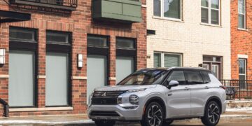 الخيار المثالي لعشاق المغامرات.. ميتسوبيشي Outlander وحش بـ3 محركات