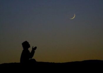 فلكي: رؤية هلال عيد الفطر غدًا السبت ممكنة