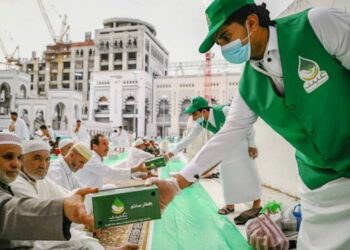 جمعية حفظ النعمة توزّع أكثر من 19 ألف وجبة من فائض الإفطار بالمسجد النبوي