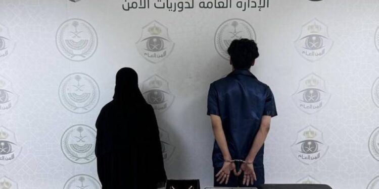 «استولوا على أموال واستبدالها بعملات مزيفة».. القبض على مواطن ووافدة لانتحالهما صفة وارتكاب حوادث جنائية