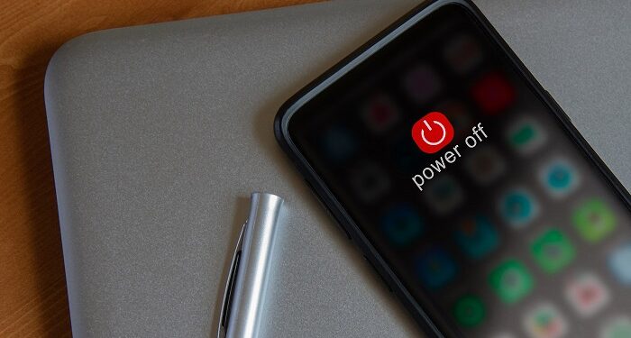 خبيرة تكنولوجيا توصي بإعادة تشغيل الهواتف الذكية أسبوعياً.. تعرف على السبب؟