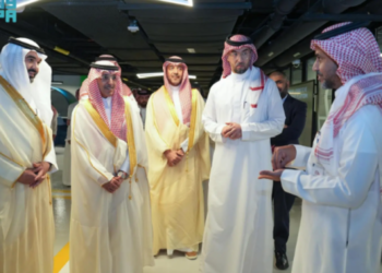 وزير المالية يزور الكراج