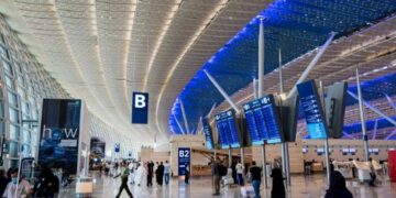 مرور 6.8 ملايين معتمر عبر 4 مطارات سعودية في موسم ذروة العمرة