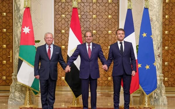 قادة مصر وفرنسا والأردن يجرون مكالمة هاتفية مشتركة مع الرئيس الأمريكي دونالد ترامب