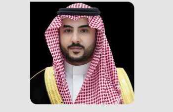 وزير الدفاع يناقش تطورات الأوضاع الإقليمية في اتصالًا هاتفيًّا مع نظيره الأمريكي