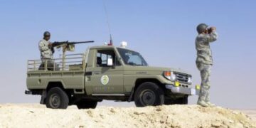 حرس الحدود بمنطقة جازان يقبض على مخالفين لتهريبهم 72 كيلوجرامًا من نبات القات المخدر