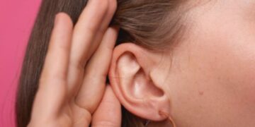 دراسة تفجر مفاجأة بشأن قوة السمع عند النساء والرجال