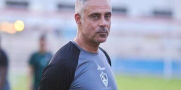 مفاوضات سرّية أم شائعات.. جوميز في مرمى الأهلي والفتح يرد