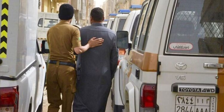 ترحيل المخالفين