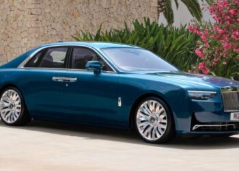 Ghost.. رولز رويس تلهب حماس عشاقها بأيقونتها الجديدة