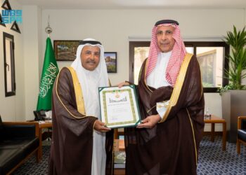 الرئيس التنفيذي للهيئة الملكية لمدينة الرياض يُسلِّم الفوزان والشايع وسام الملك عبدالعزيز من الدرجة الرابعة