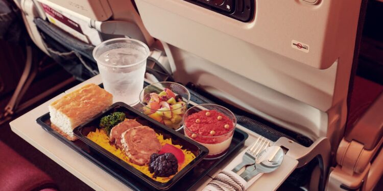 للمسافرين.. تجنبوا قائمة هذه الأطعمة في المطار حتى لا تفسد رحلتكم