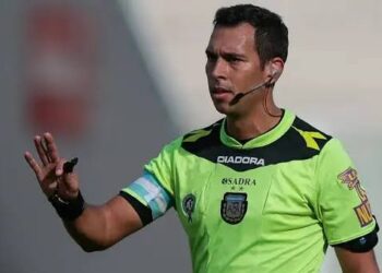 صافرة أرجنتينية تدير مباراة “ديربي جدة” بين الأهلي والاتحاد