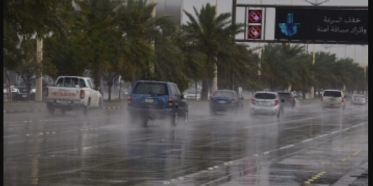 تساقط أمطار على محافظة تيماء