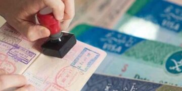 «عقوبات المخالفة 15 ألف ريال».. طريقة تمديد تأشيرة زيارة السعودية إلكترونيًا والرسوم المقررة