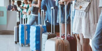 لن تضيع حقيبتك بعد اليوم.. تعرف على أفضل الألوان لتفادي الخلط في المطار