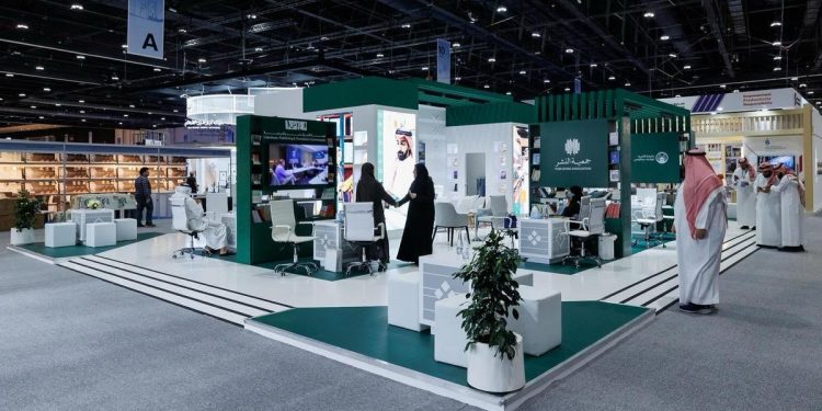 مشاركة تعكس حيوية الحراك الثقافي.. السعودية تفتح أبواب جناحها في معرض أبوظبي الدولي للكتاب 2025