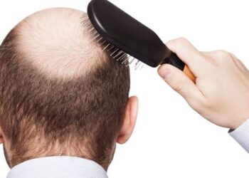 يكافح الثعلبة والتساقط.. اكتشاف بروتين جديد يعالج بصيلات الشعر