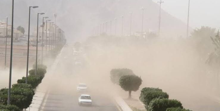 رياح نشطة وأتربة وغبار.. تحذير من طقس السعودية اليوم