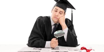 إحصائية صادمة.. دراسة تكشف أكثر التخصصات التي ندم أصحابها بعد العمل بها