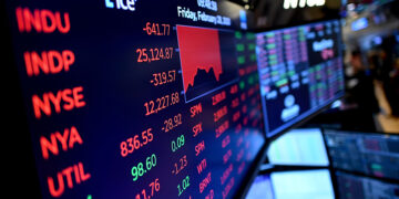 بعد قرار الرسوم الجمركية المفاجئ.. الأسهم الأمريكية تخسر 7 تريليونات دولار