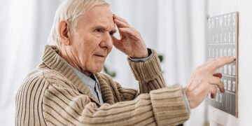 المتزوجون في مرمى خطر الإصابة بالخرف.. اعرف السبب