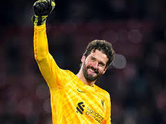 30 مليون يورو.. عرض سعودي يُغري حارس مرمى ليفربول للانتقال في الصيف