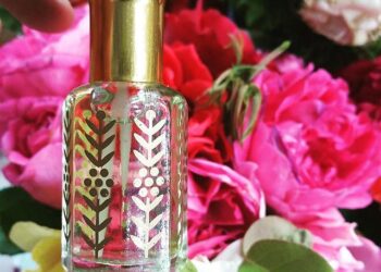 صناعة عريقة تعكس تراثًا غنيًا.. بدء موسم إنتاج “تولة” دهن الورد الطائفي