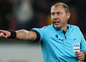 طاقم تحكيم روسي يدير قمة ” ديربي البحر ” بين الأهلي والاتحاد