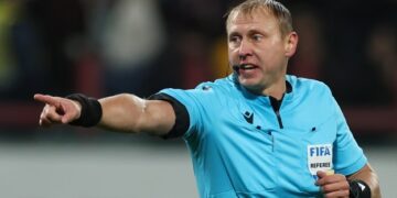 طاقم تحكيم روسي يدير قمة ” ديربي البحر ” بين الأهلي والاتحاد