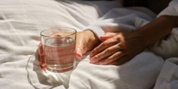 دليل على أمراض خطيرة.. تحذيرات من العطش الليلي المتكرر