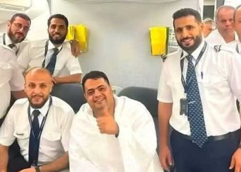 رفضوا سفره فعادت الطائرة له مرتين.. قصة حاج ليبي تثير تفاعلا على مواقع التواصل