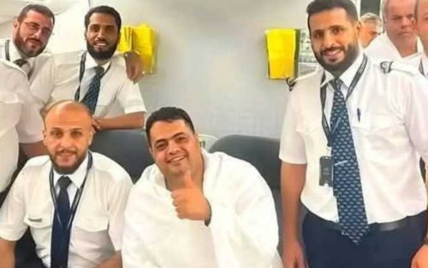 رفضوا سفره فعادت الطائرة له مرتين.. قصة حاج ليبي تثير تفاعلا على مواقع التواصل