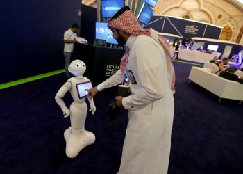 “فرصة ذهبية تمنحك شهادة معتمدة”.. تدريب مليون مواطن على الذكاء الاصطناعي والتسجيل عبر رابط مباشر