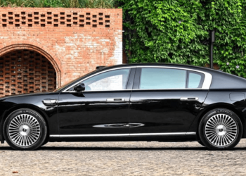 طراز جديد من هواوي في سوق السيارات قريبًا “Maextro S800”