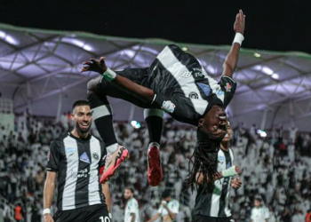 الشباب يُفسد فرحة الأهلي