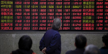 أسهم “BYD” تقود موجة من انخفاض للسيارات الكهربائية في بورصة الصين