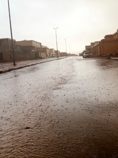 تفاعل السعودية - عاصفة ترابية تحوّل نهار عفيف إلى ليل.. صور أمطار واضراب شديد بالجو