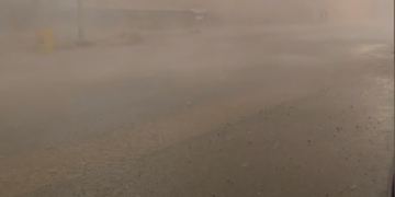 عاصفة ترابية تحوّل نهار عفيف إلى ليل.. صور أمطار واضراب شديد بالجو