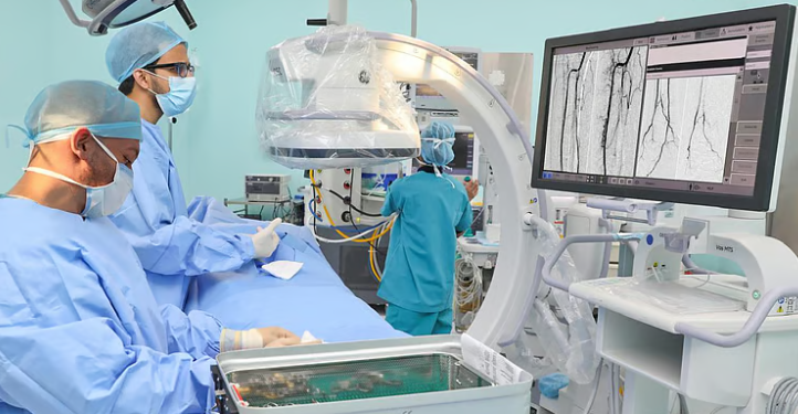 إنجاز طبي جديد بالسعودية يعكس التطور الهائل.. مستشفى الدكتور سليمان الحبيب بالقصيم تنجح في الحفاظ على ساق سبعيني من البتر