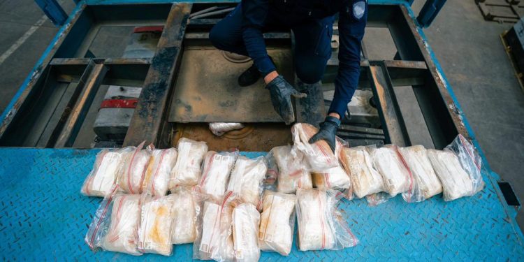 الجمارك السعودية تحبط 5 محاولات لتهريب أكثر من 240 ألف حبة من مادة “الإمفيتامين” المُخدر