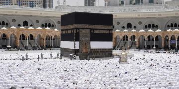 مشهد ديني مهيب